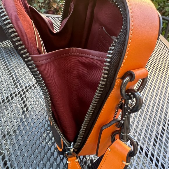 coach Stanton Crossbody In Signature Canvas With Bear cl437 - Picture 8 of 9